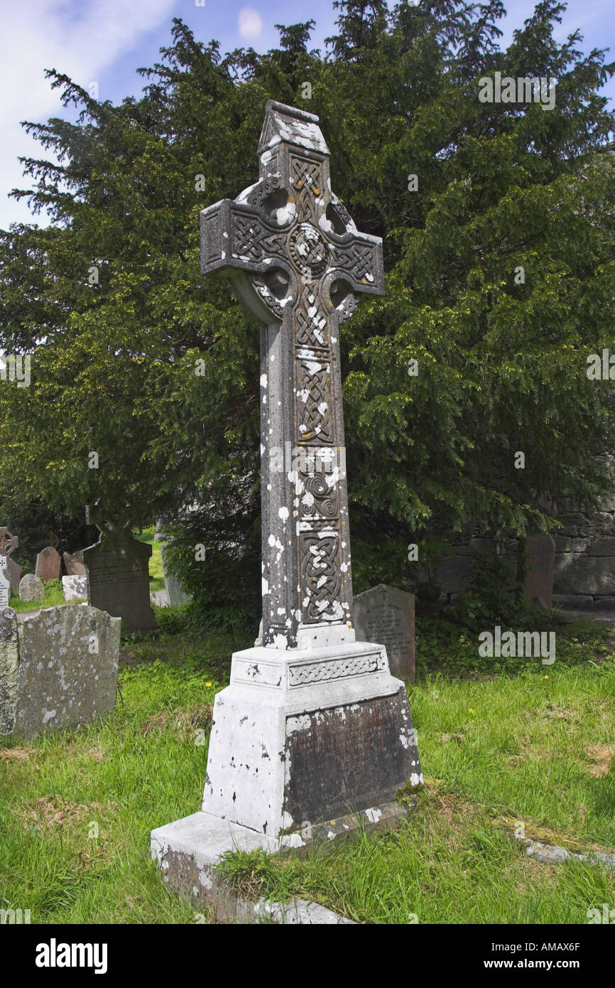 Una cruz celta en Glendalough Co Wicklow Irlanda Foto de stock