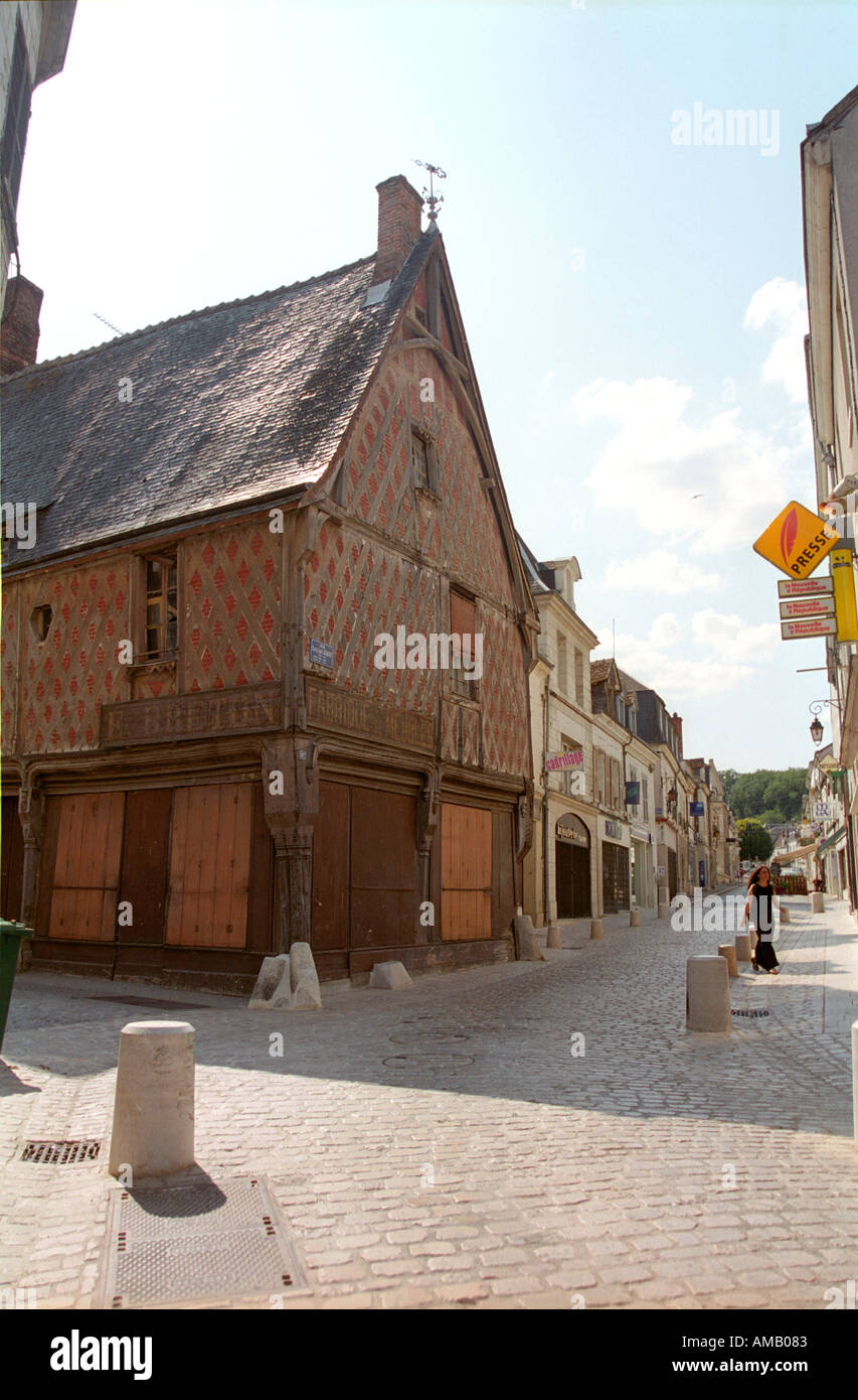 Espectacular casa medieval en St Aignan en la Francia rural Foto de stock