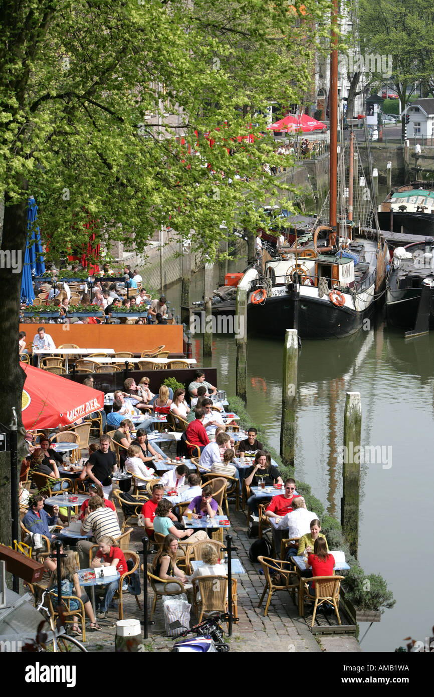 La LND, Holanda, Rotterdam: Verano, el jardín de la cerveza en el Oude Haven Foto de stock