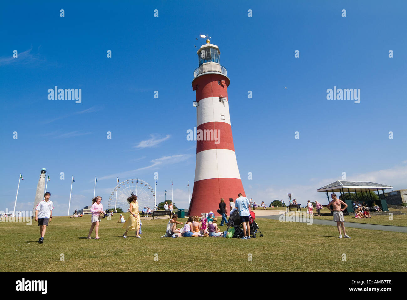 Smeaton's Tower, originalmente el faro de Eddystone, reconstruido en el Hoe, Plymouth, Reino Unido Foto de stock