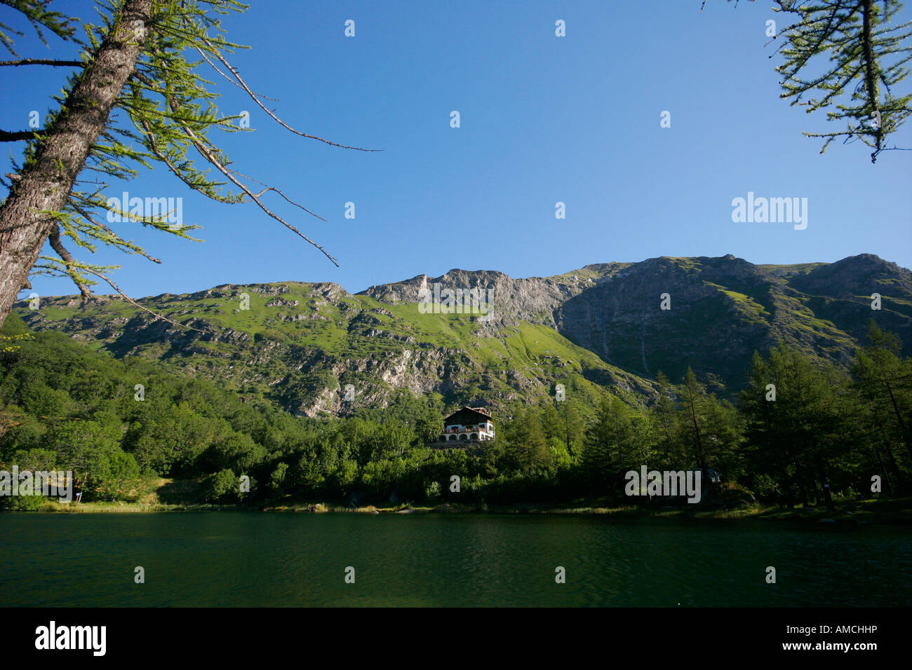 Lago del Piccolo Moncenisio. Alta Valle Susa, Piamonte, Italia. Foto de stock