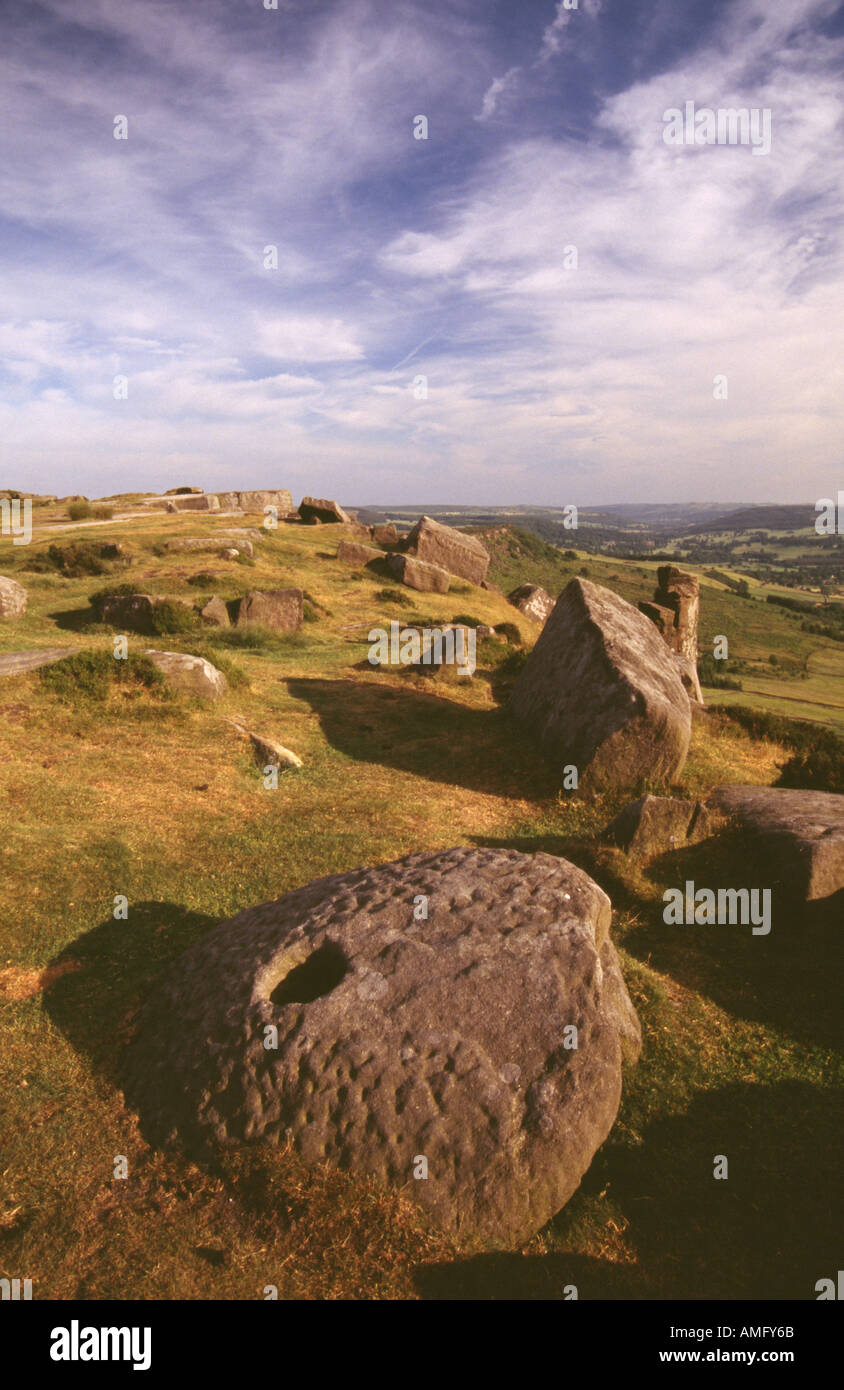 Millstone Curbar Edge Derbyshire Peak District UK Foto de stock