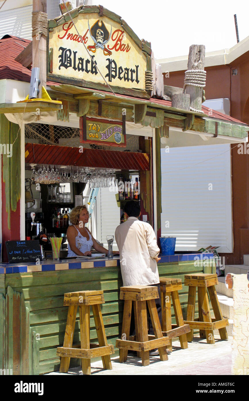 Perla Negra, snack y bebidas bar Great Bay Beach Philipsburg St Maarten  Fotografía de stock - Alamy