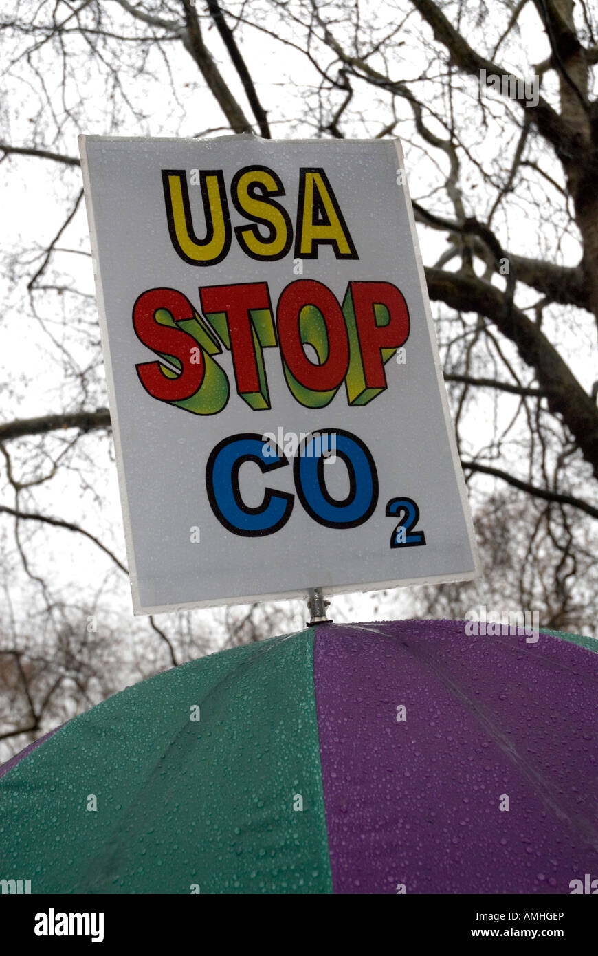 "Ee.Uu. stop C02' manifestantes placard Cambio Climático marzo de Londres, 8 de diciembre de 2007 Foto de stock