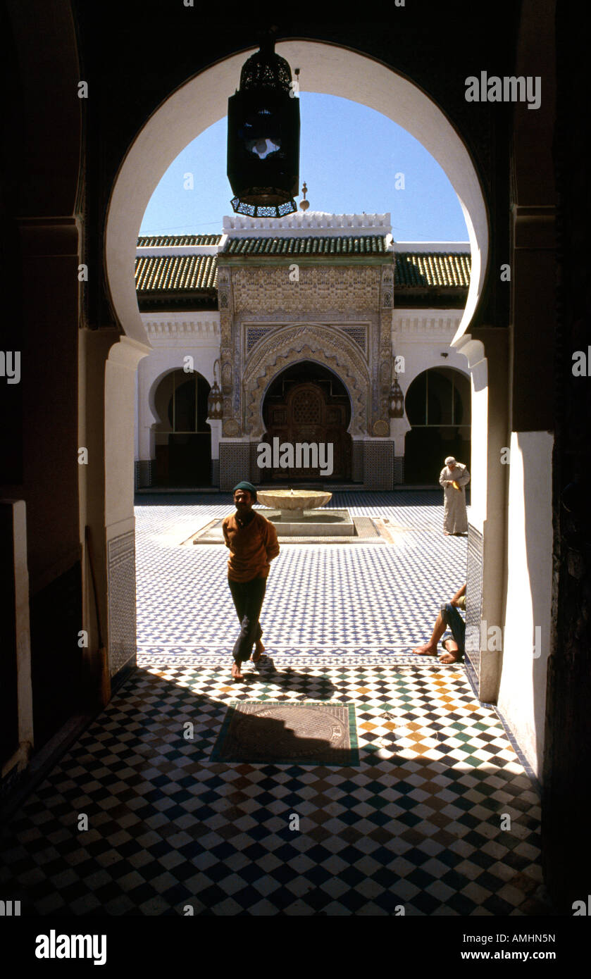 Fes Marruecos Mezquita patio interior Foto de stock