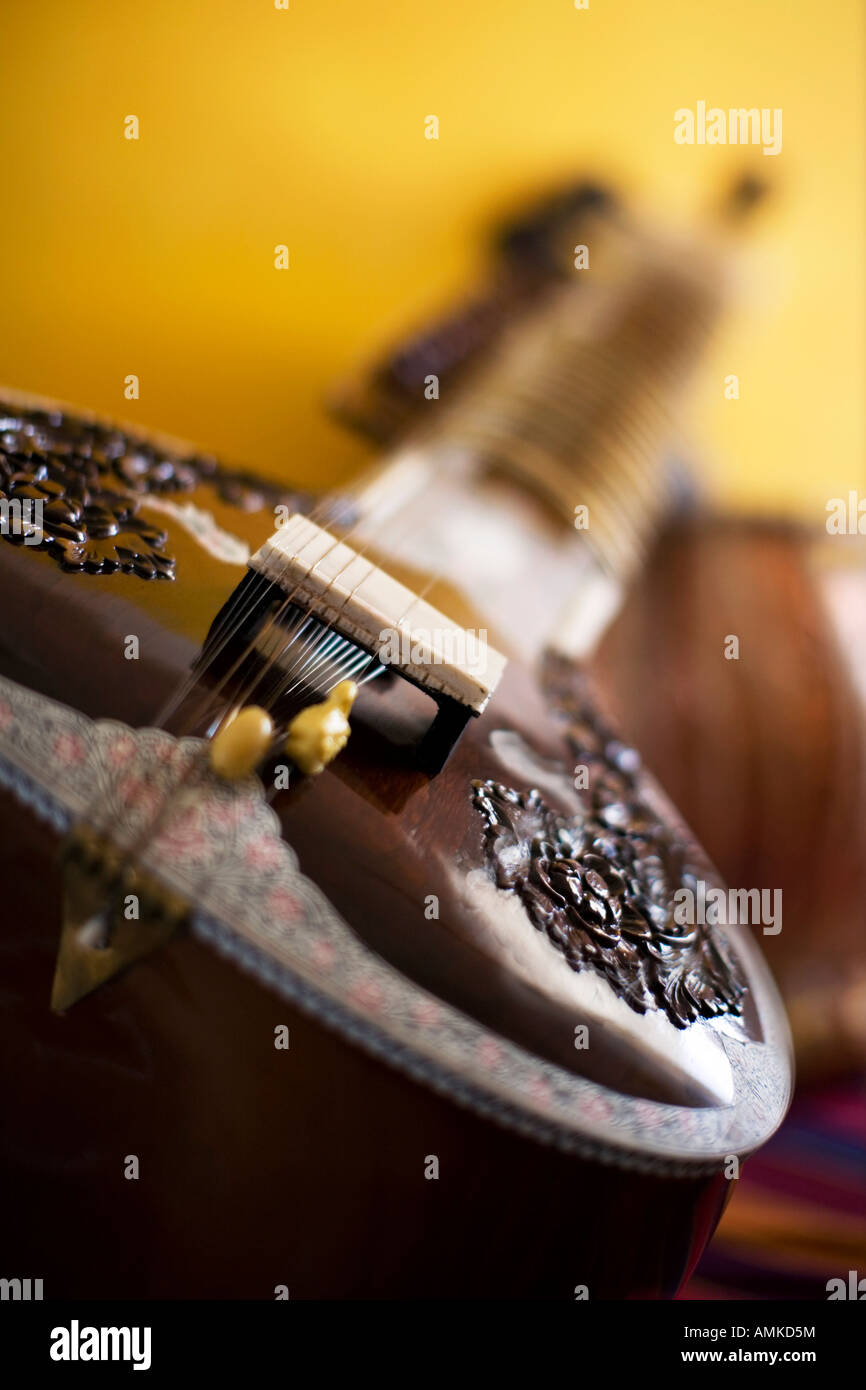 Instrumentos de música clásica india sitar y tabla. La India Fotografía de stock Alamy