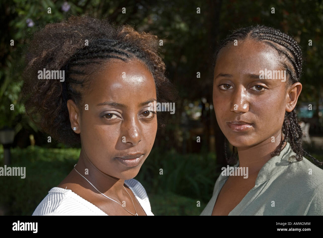 Dos jóvenes mujeres etíopes Fotografía de stock - Alamy