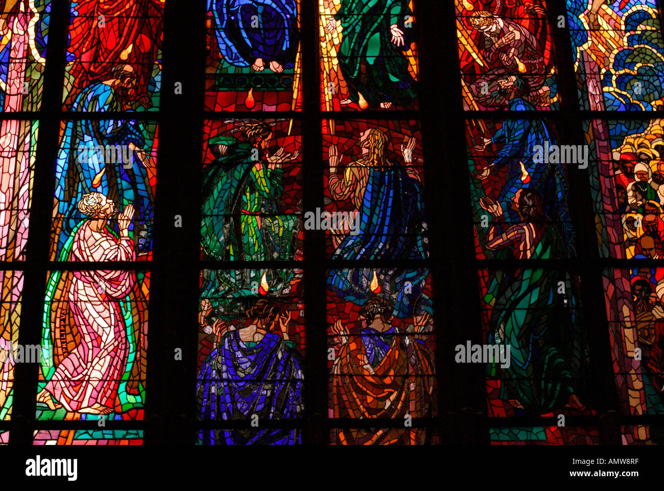 Vidriera de la Catedral de San Vito Castillo de Praga República Checa Foto de stock