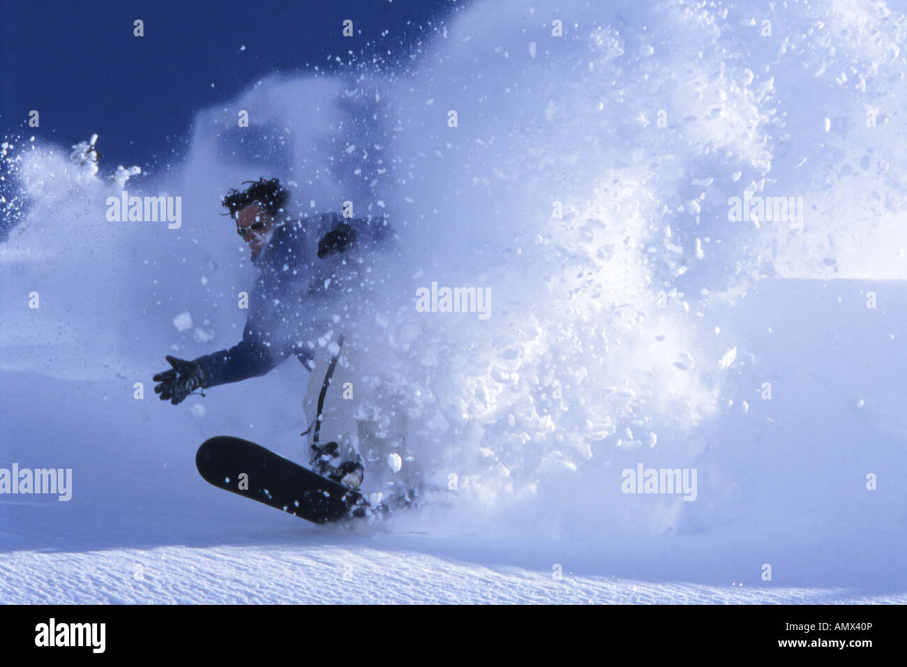 Snowboarder en polvo, Francia, Alps Foto de stock