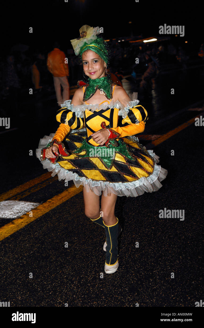 Mujer joven en traje de fantasía en Carnaval, La Habana, Cuba Fotografía de  stock - Alamy
