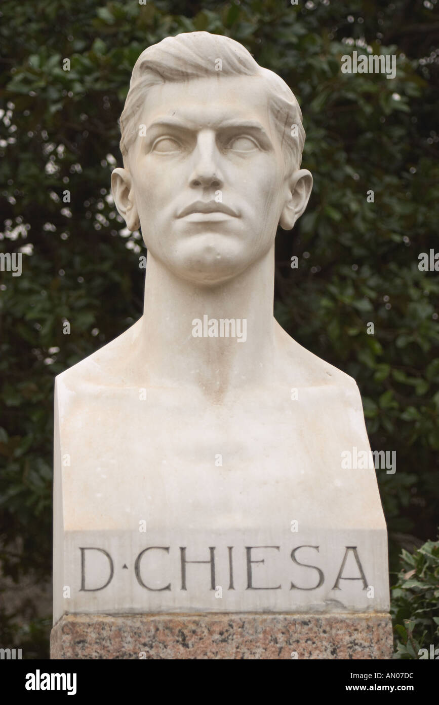 Estatua de Chiesa en los jardines de la Villa Borghese. Parque de Villa Borghese, Roma, Lazio, Italia. Foto de stock