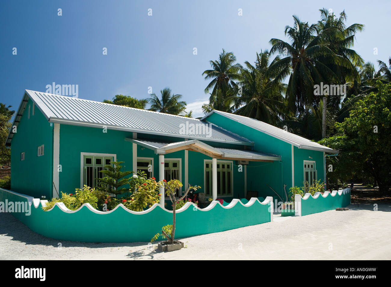 Casa pintada de verde fotografías e imágenes de alta resolución - Alamy