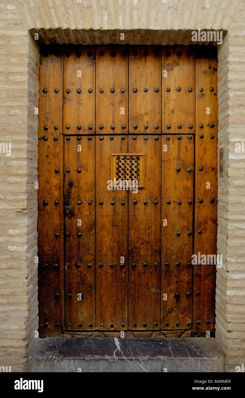 Puerta de madera, Córdoba, Andalucía, España Fotografía de stock - Alamy