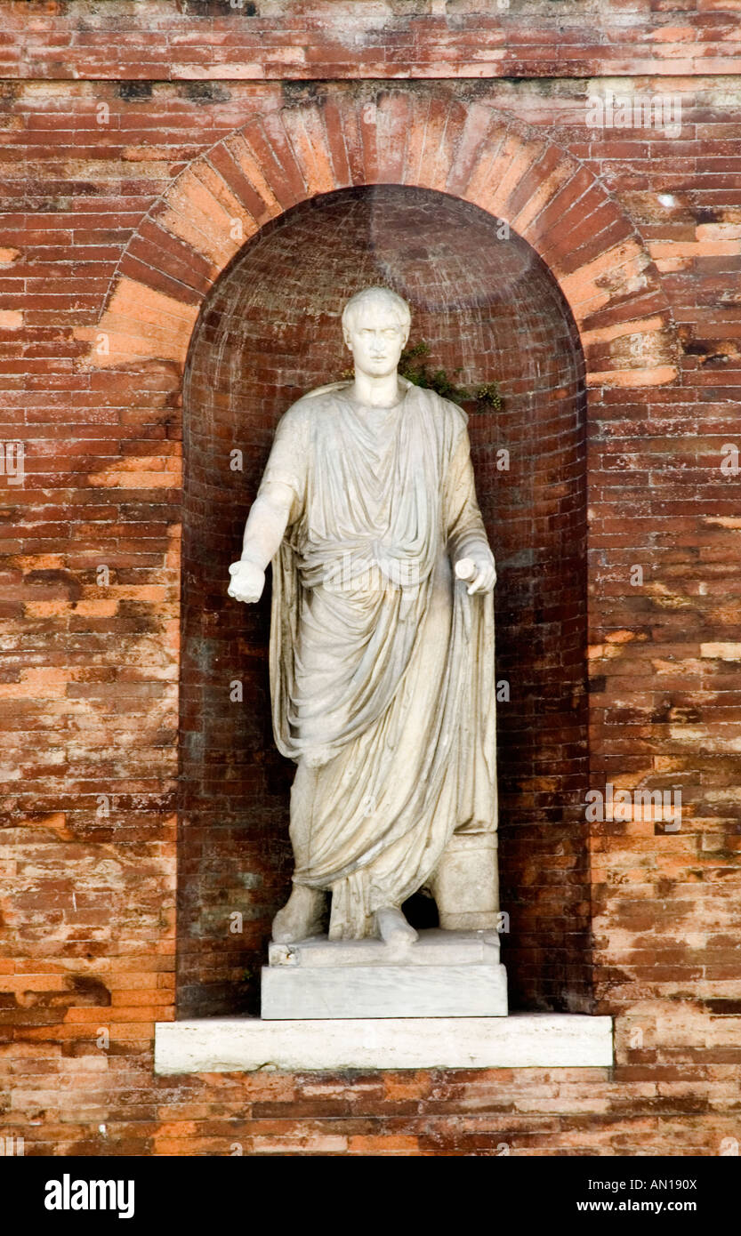 Estatuto del Museo del Vaticano en Roma Italia Foto de stock