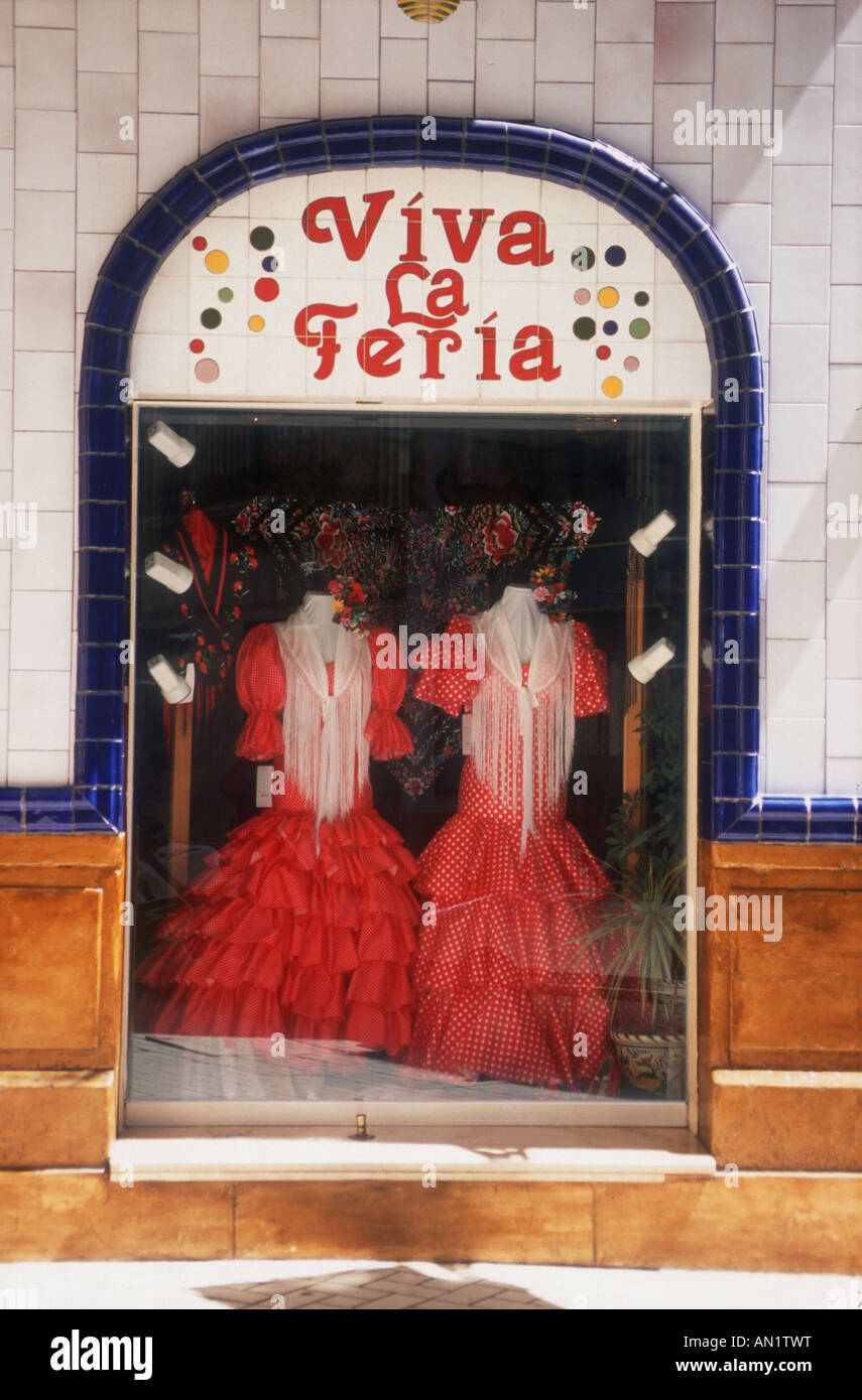 Viva La Feria - trajes de flamenca en los escaparates de tiendas, Málaga de stock - Alamy