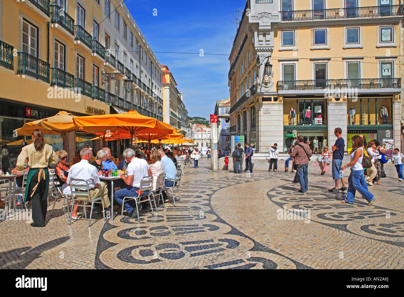 Portugal, Lisboa, Largo do Chiado Fotografía de stock - Alamy