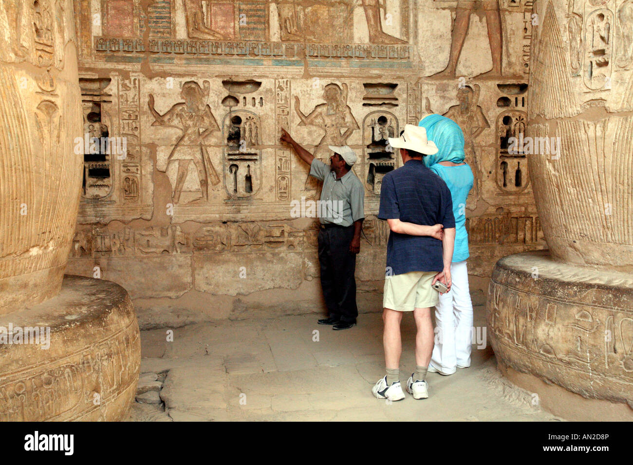 Ribera Occidental, el Templo de Ramsés III relieves pintados Foto de stock