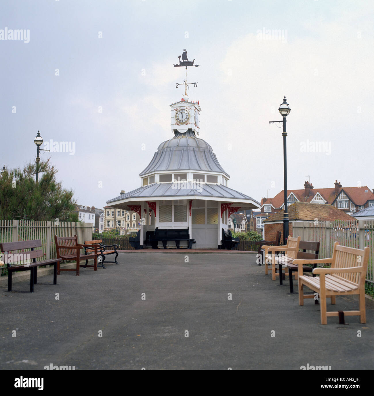 Viking Bay Bandstand en Broadstairs en Thanet en Kent en Inglaterra en Gran Bretaña en el Reino Unido. Foto de stock