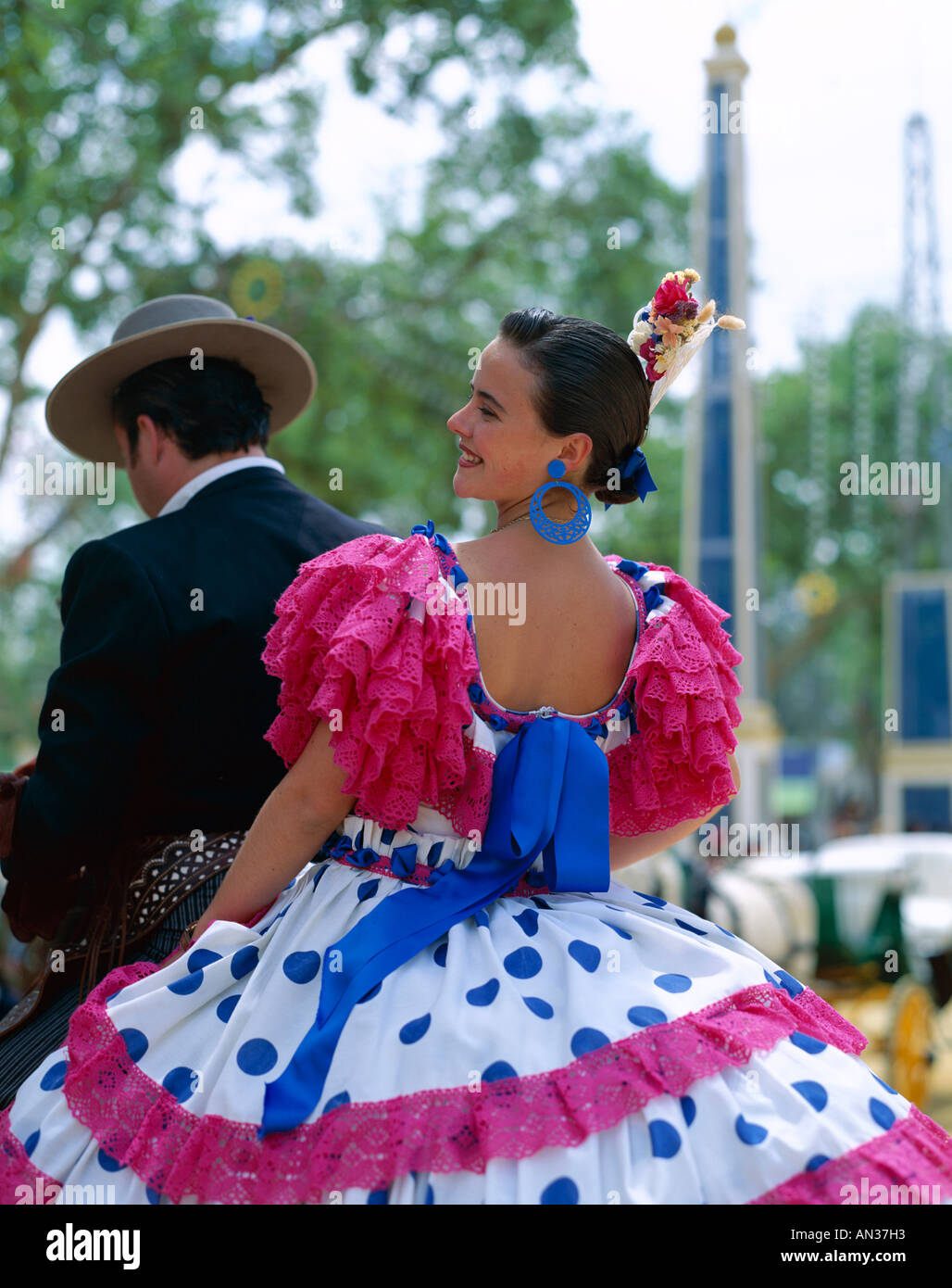 Feria del Caballo / fiesta / pareja vestidos de traje, Jerez de la  Frontera, Andalucía, España Fotografía de stock - Alamy