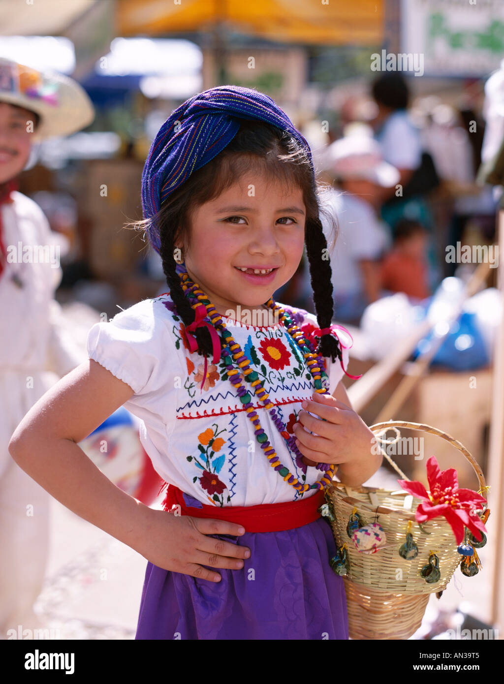 Niña vestidos con traje de México, Oaxaca, México Fotografía de stock -  Alamy