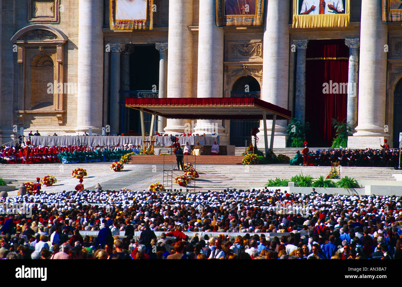 Roma, Italia, el Vaticano, el Papa Juan Pablo II en la ceremonia de beatificación de los Santos Foto de stock