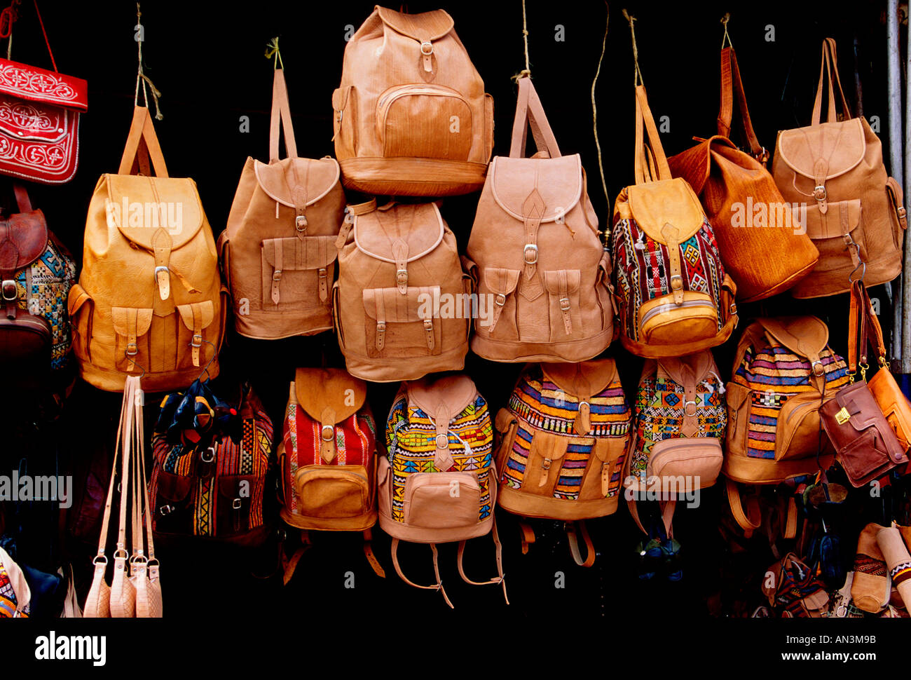 Bolsos de cuero, tienda, compras, Medina, provincia de Marrakech,  Marrakech, Marruecos, África Fotografía de stock - Alamy