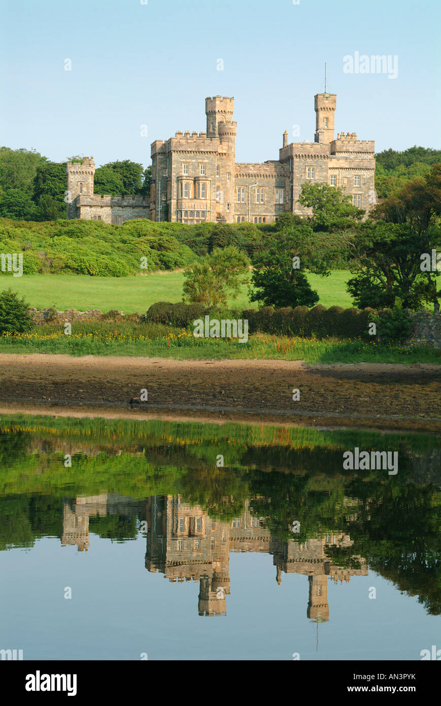 Castillo Lews es una época victoriana castillo situado al oeste de la ciudad de Stornoway, en la isla de Lewis, Western Isles, Scotland, Reino Unido Foto de stock