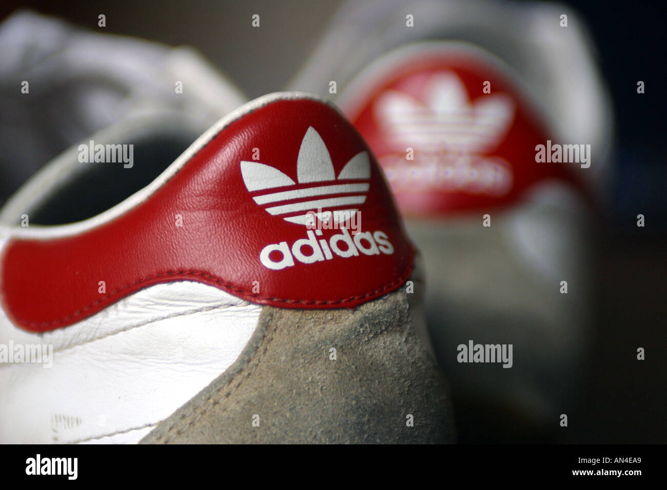 Formador de zapatillas Adidas Fotografía de stock - Alamy