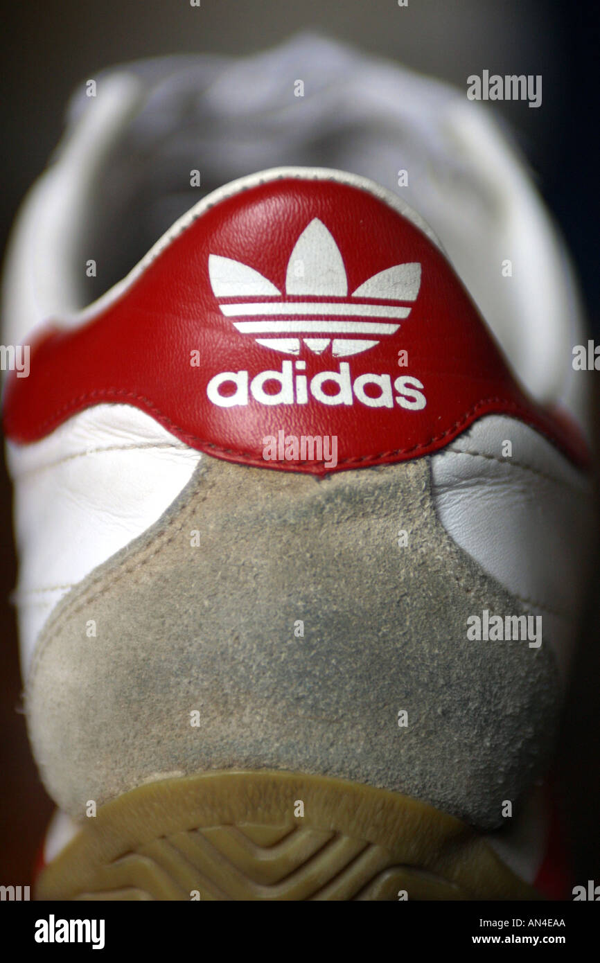 Formador de zapatillas Adidas Fotografía de stock - Alamy