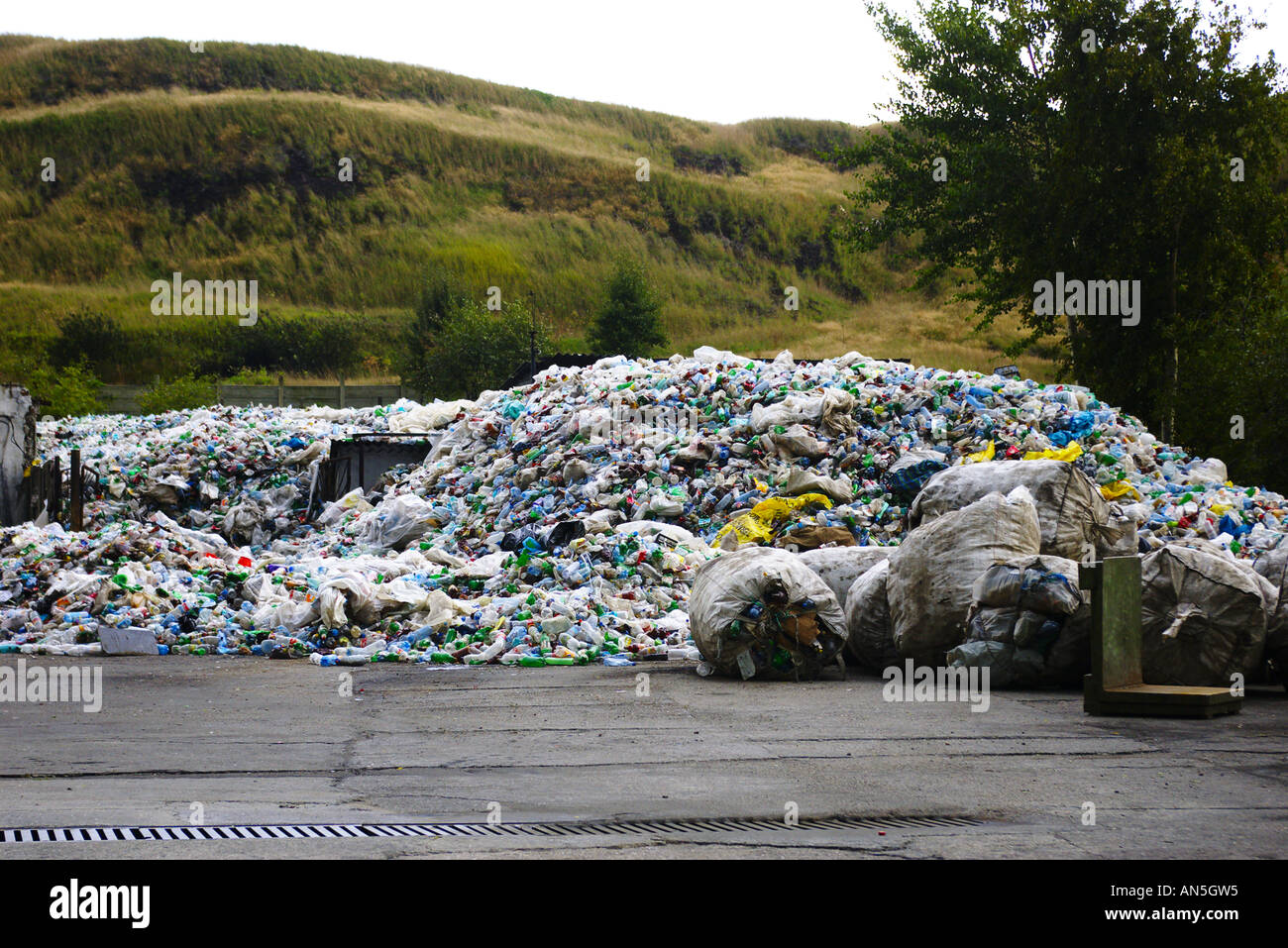 Un vertedero de basura, la ciudad más contaminada de Europa, Copsa Mica, Rumania Foto de stock