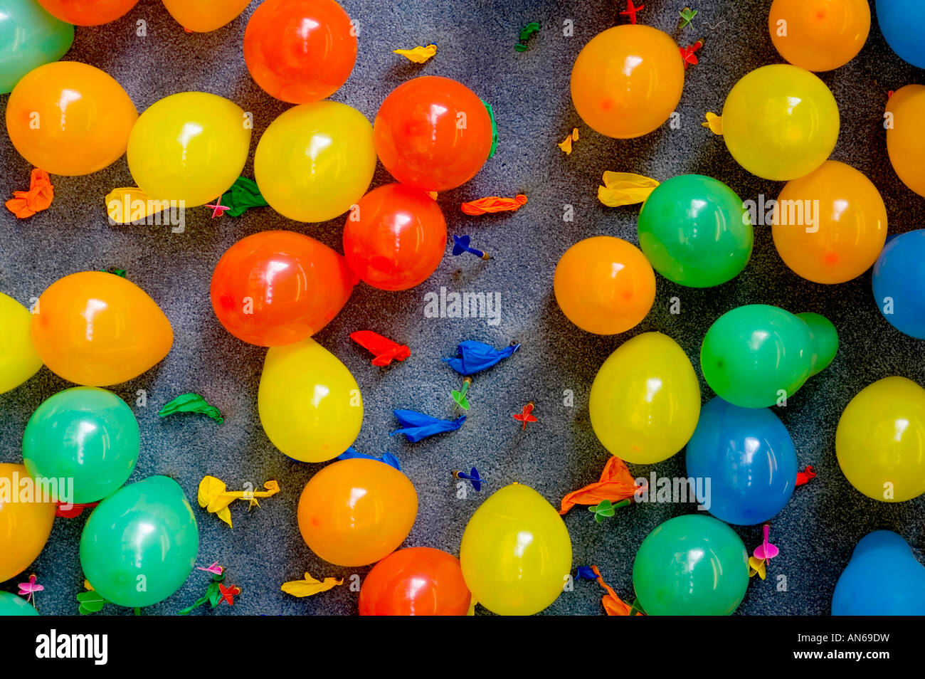 Juego de dardos de globo Fotografía de stock - Alamy
