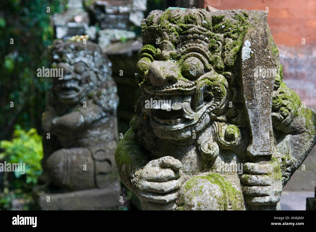 Estatua de piedra tallada del templo hindú de Ubud, Bali, Indonesia Foto de stock