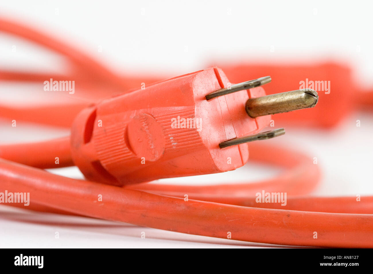Cable de extensión de color naranja con tres puntas U S enchufe tipo tierra  Fotografía de stock - Alamy