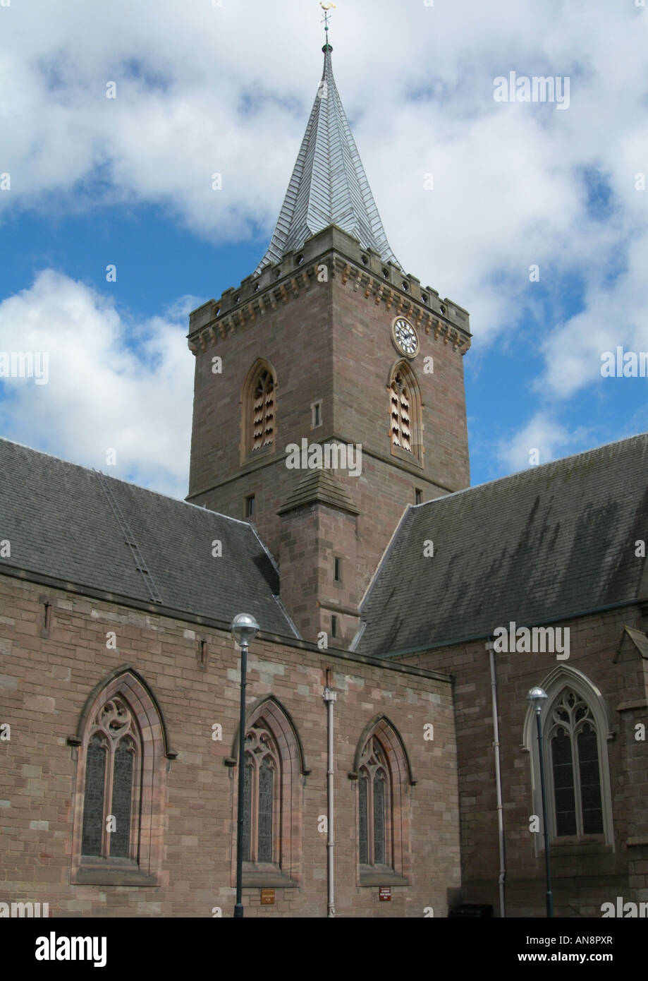 La torre campanario y el campanario de San John's Kirk (Iglesia), Perth, Scotland, Reino Unido Foto de stock