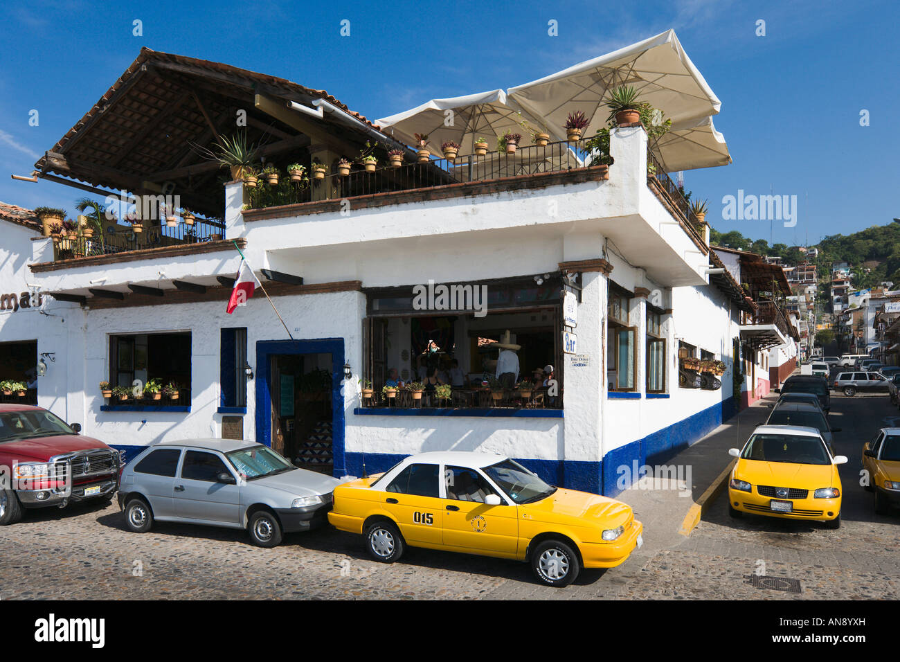 Restaurante frente al mar, el Malecón, el casco antiguo de la ciudad, Puerto  Vallarta, Jalisco, México Fotografía de stock - Alamy