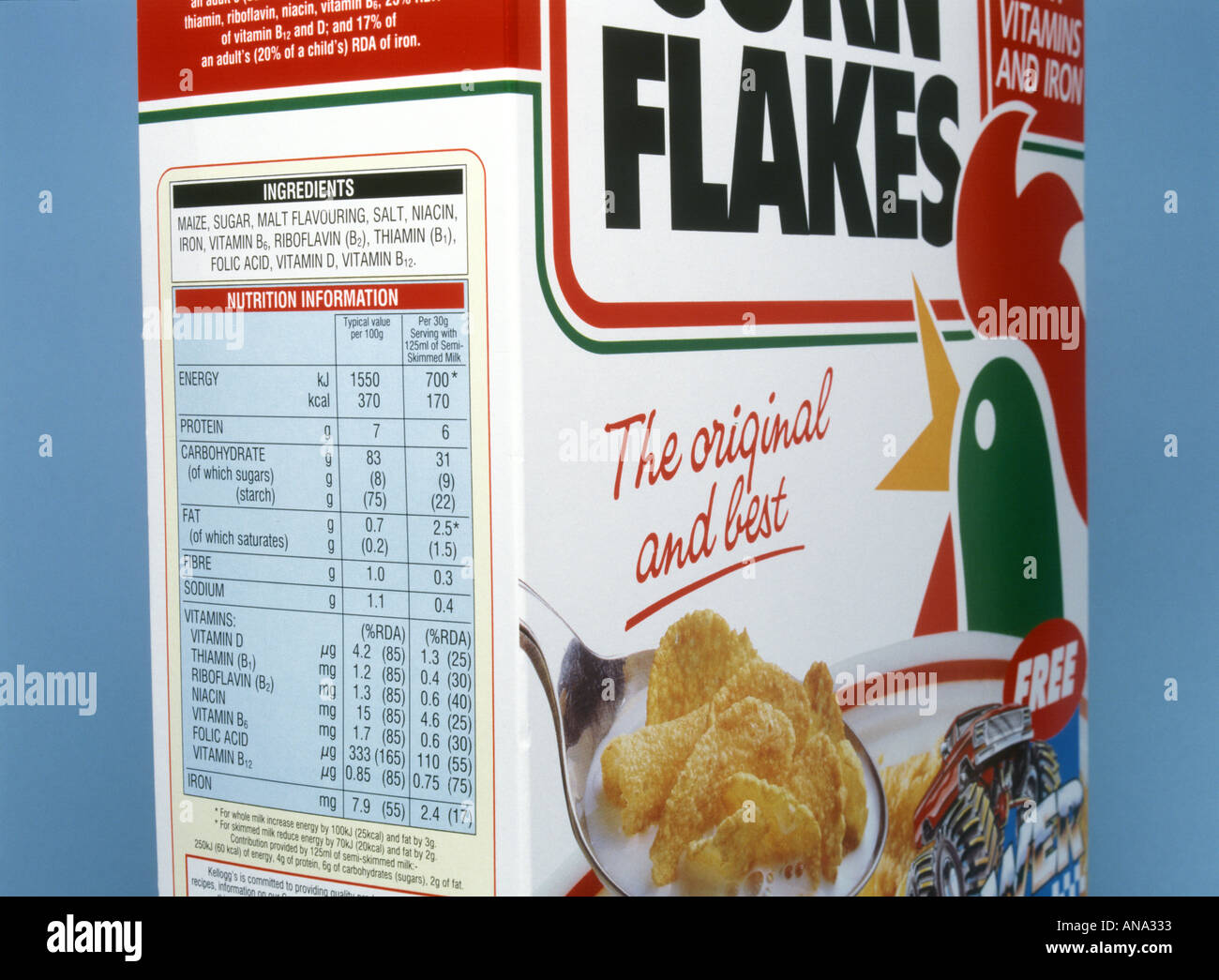 Información nutricional en un paquete de corn flakes Fotografía de stock -  Alamy