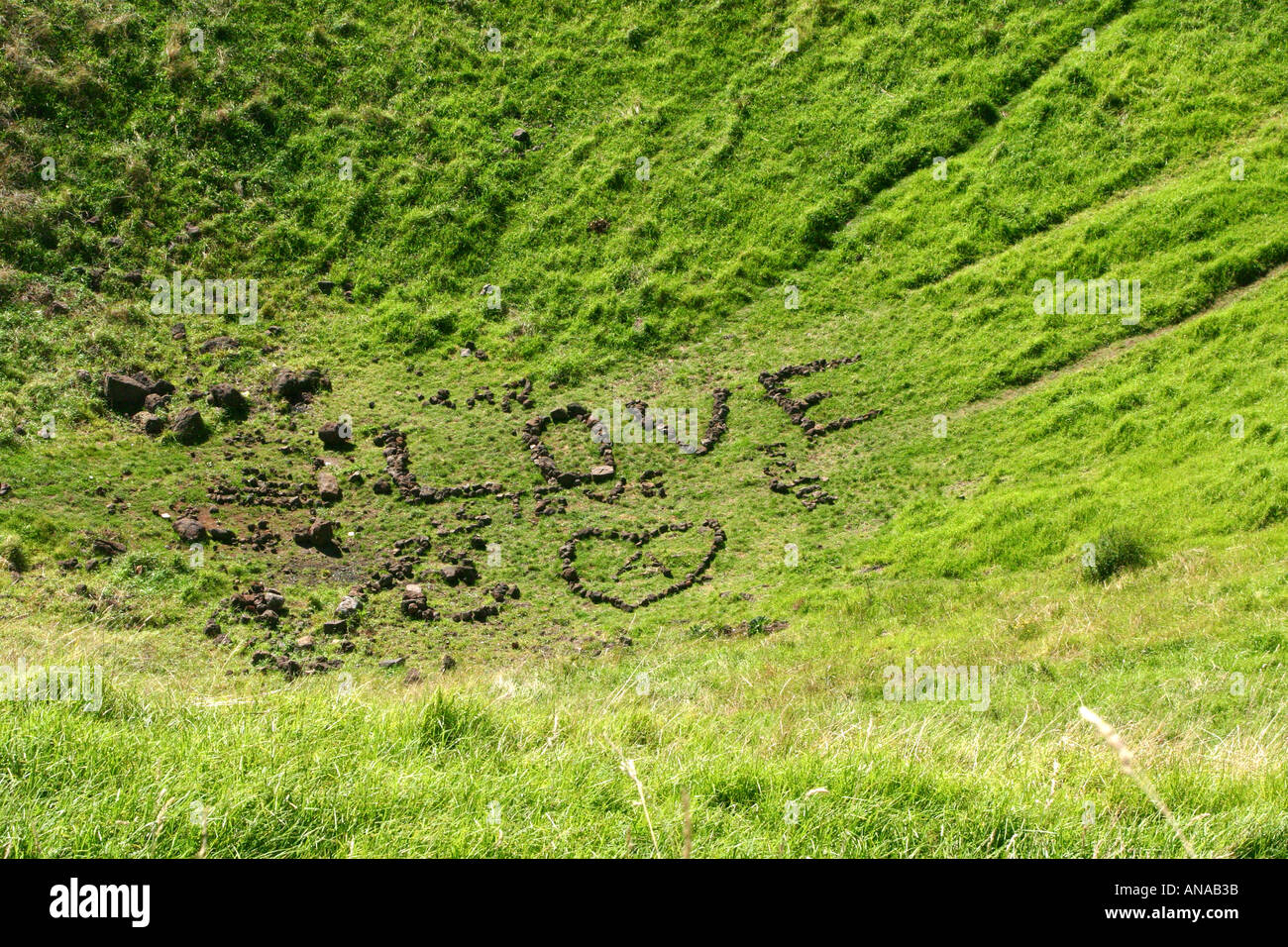 I love you sign hechas de piedras en grandes letras escritas en Mt Eden Auckland Nueva Zelanda Foto de stock