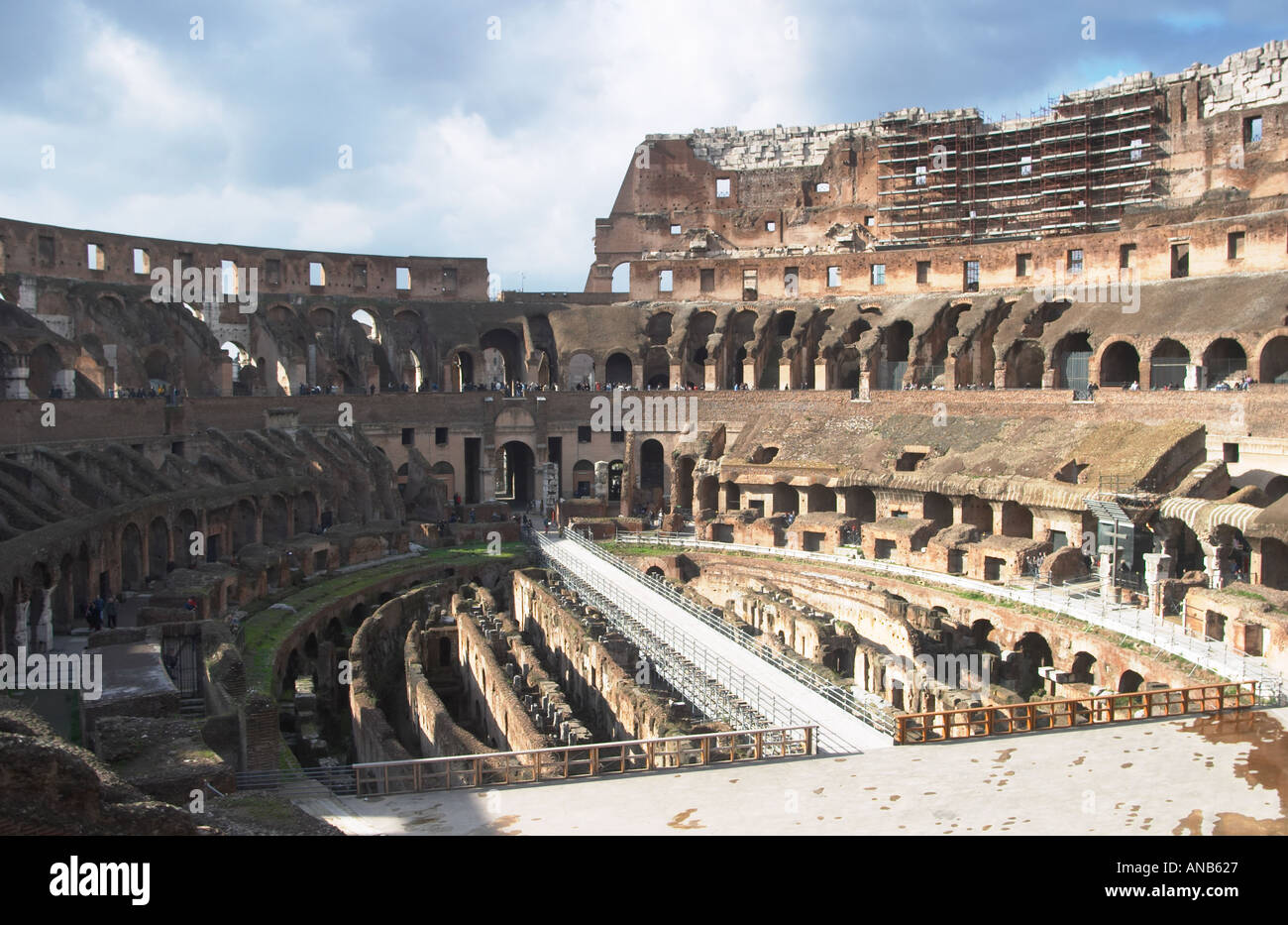 El interior del Coliseo, Roma Foto de stock
