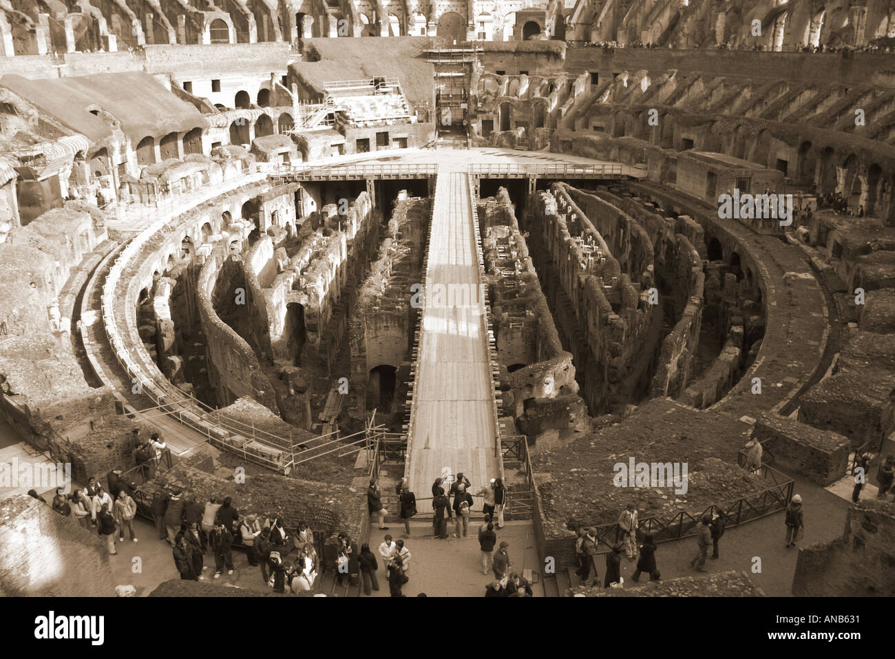 El interior del Coliseo, Roma Foto de stock