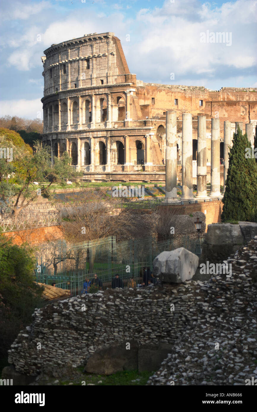 El foro romano y el Coliseo, Roma Foto de stock