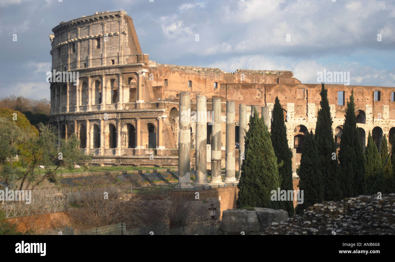 El foro romano y el Coliseo, Roma Foto de stock