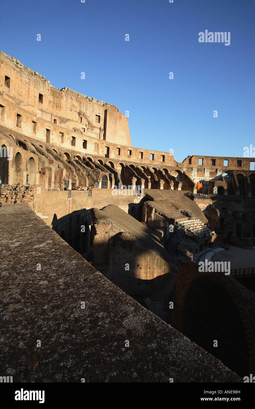 Vista interior del Coliseo en Roma Foto de stock