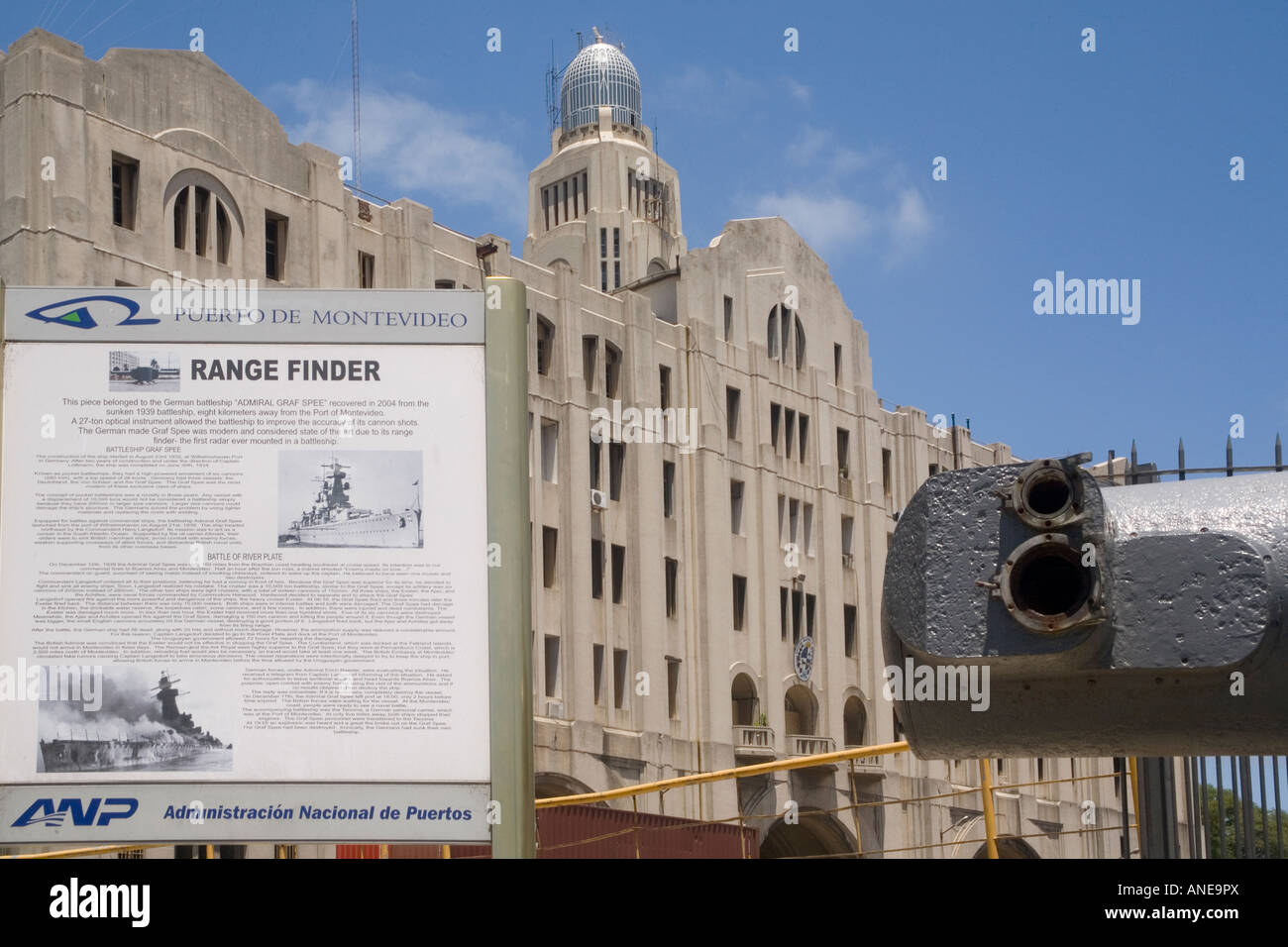 Uruguay Montevideo Docks Graf Spee telémetro reliquia, con placa conmemorativa Foto de stock