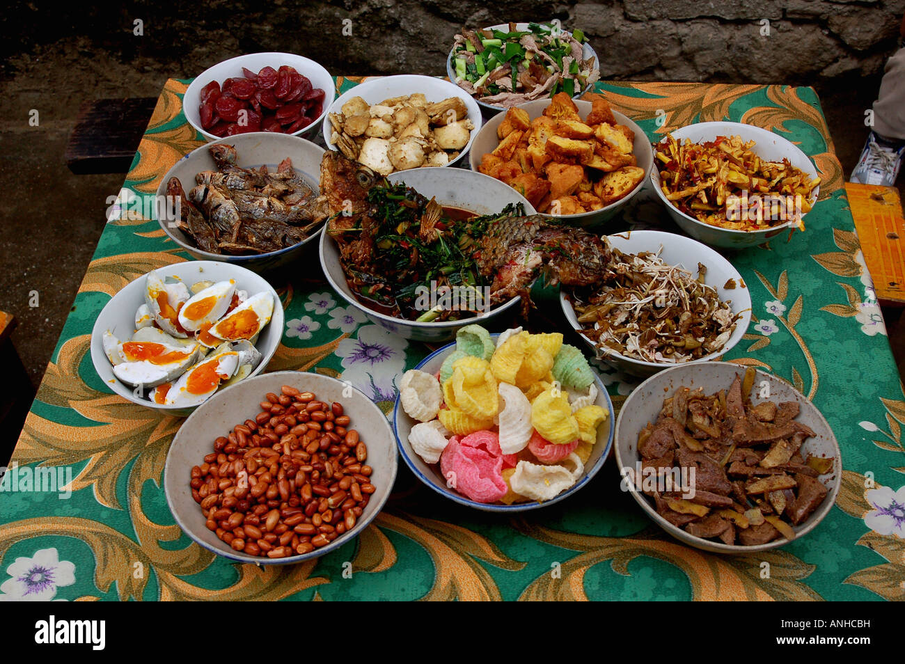 Hani minoría tradicional festival-long street banquete Foto de stock