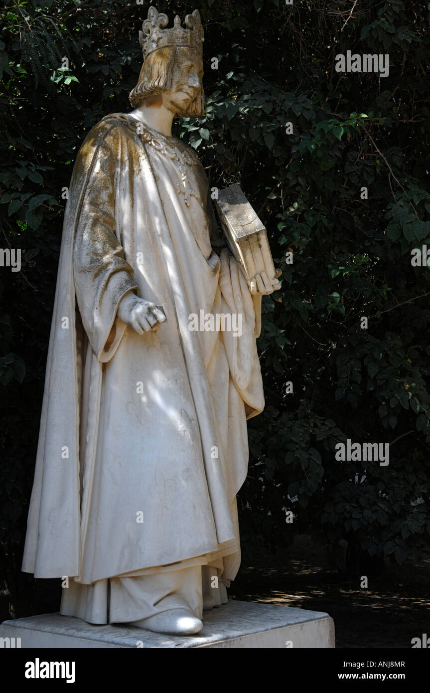 Una estatua de San Luis Rey de Francia sobre la colina de Byrsa Foto de stock