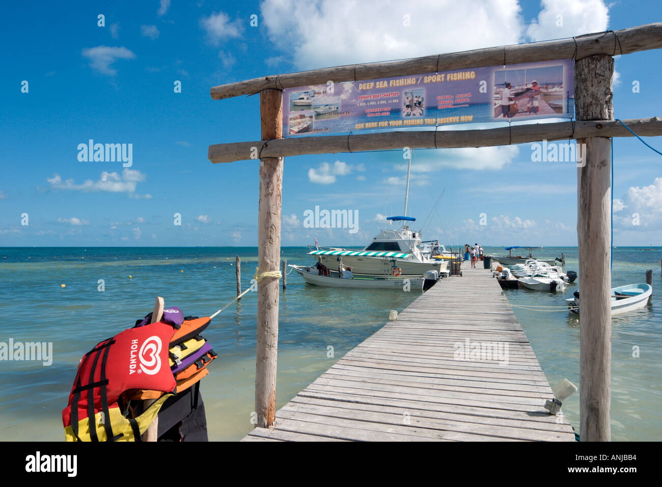 Embarcadero de aguas profundas fotografías e imágenes de alta