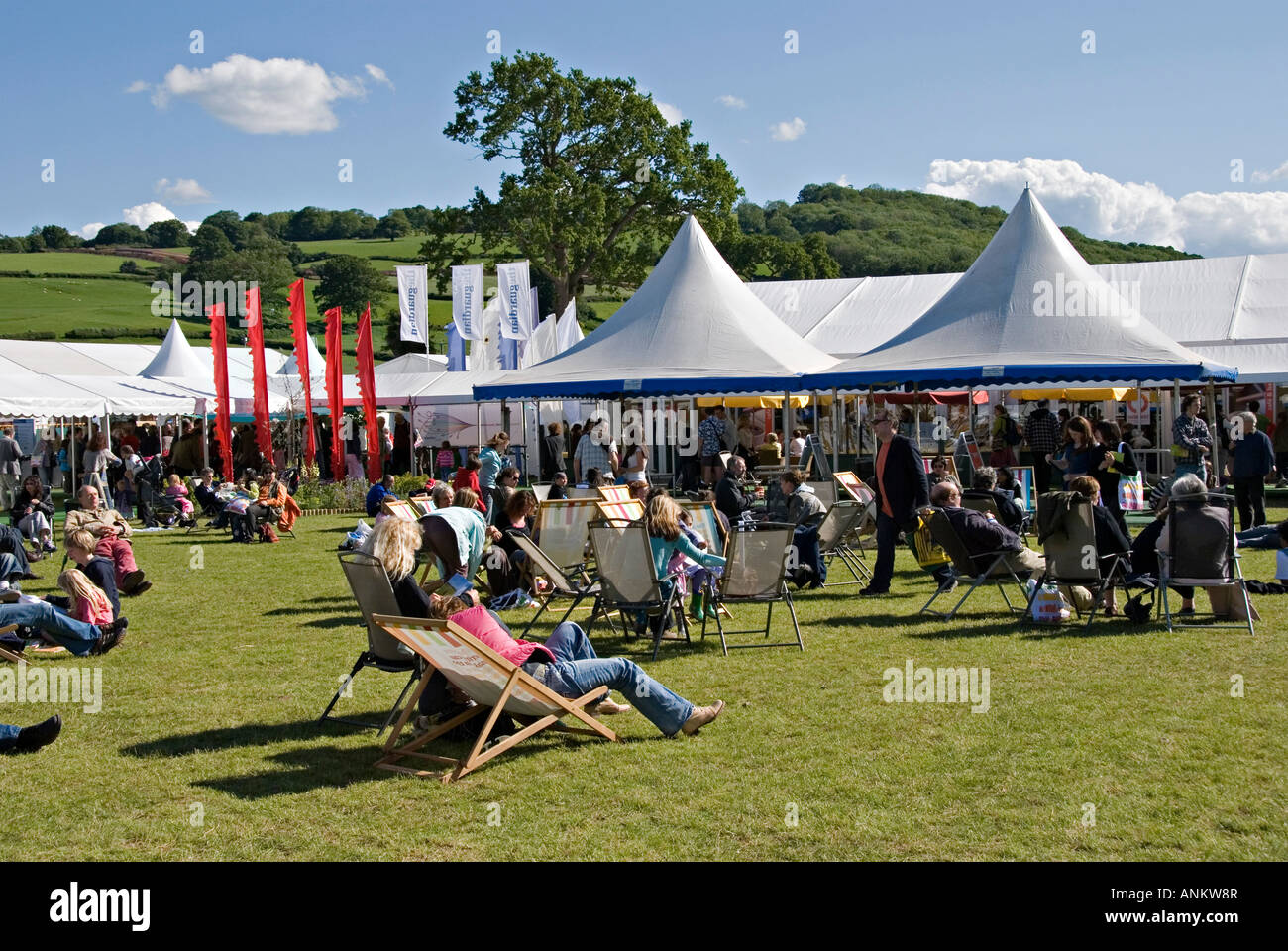 El Hay Festival de la literatura y de las Artes, heno-on-Wye, Powys, Reino Unido. Una bella tarde Foto de stock