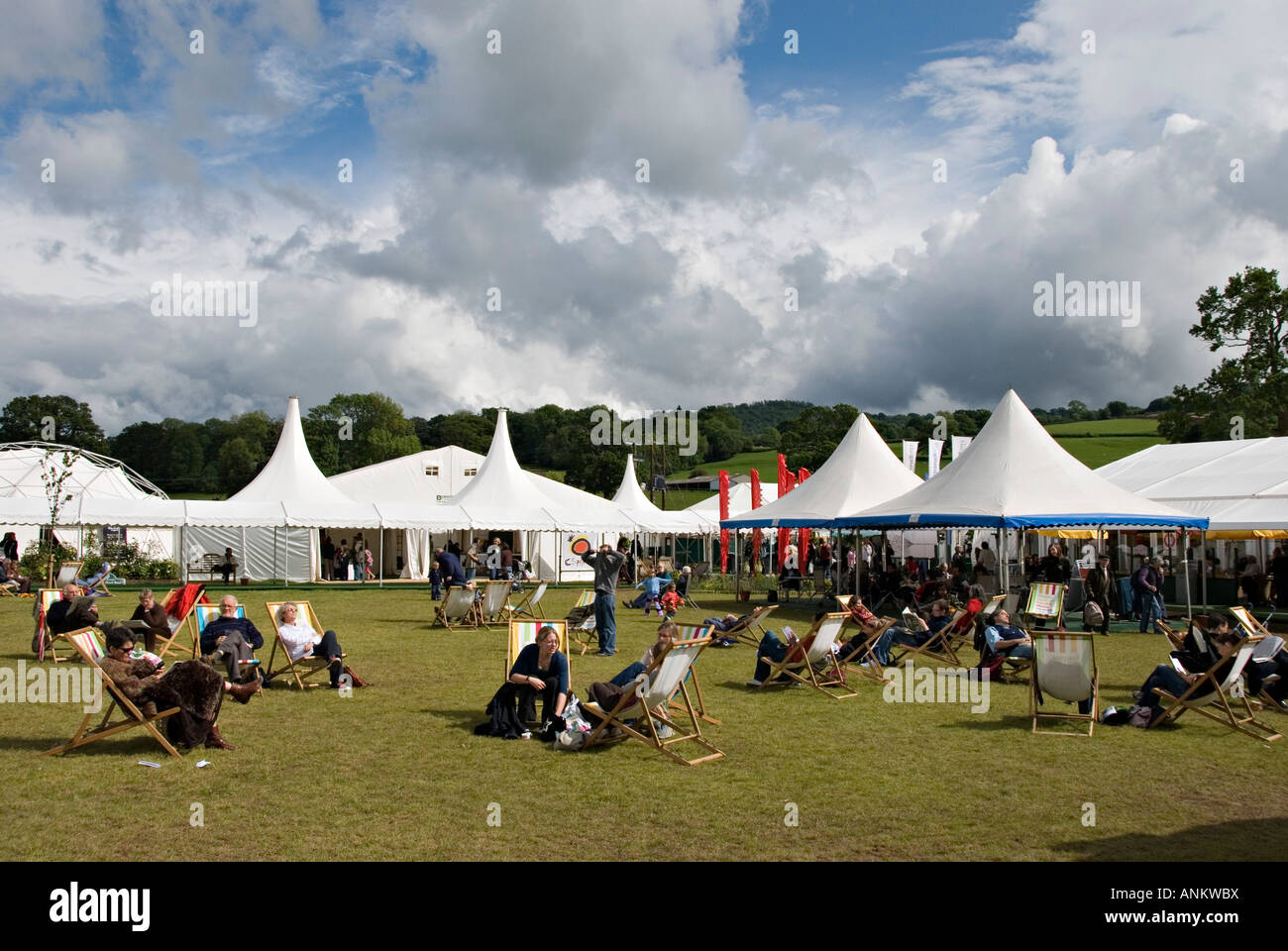 El Hay Festival de la literatura y de las Artes, heno-on-Wye, Powys, Reino Unido. Una bella tarde Foto de stock