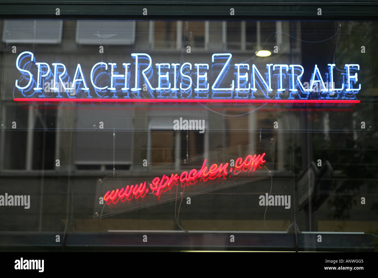 La publicidad de un centro de idiomas en Zurich, Suiza Foto de stock
