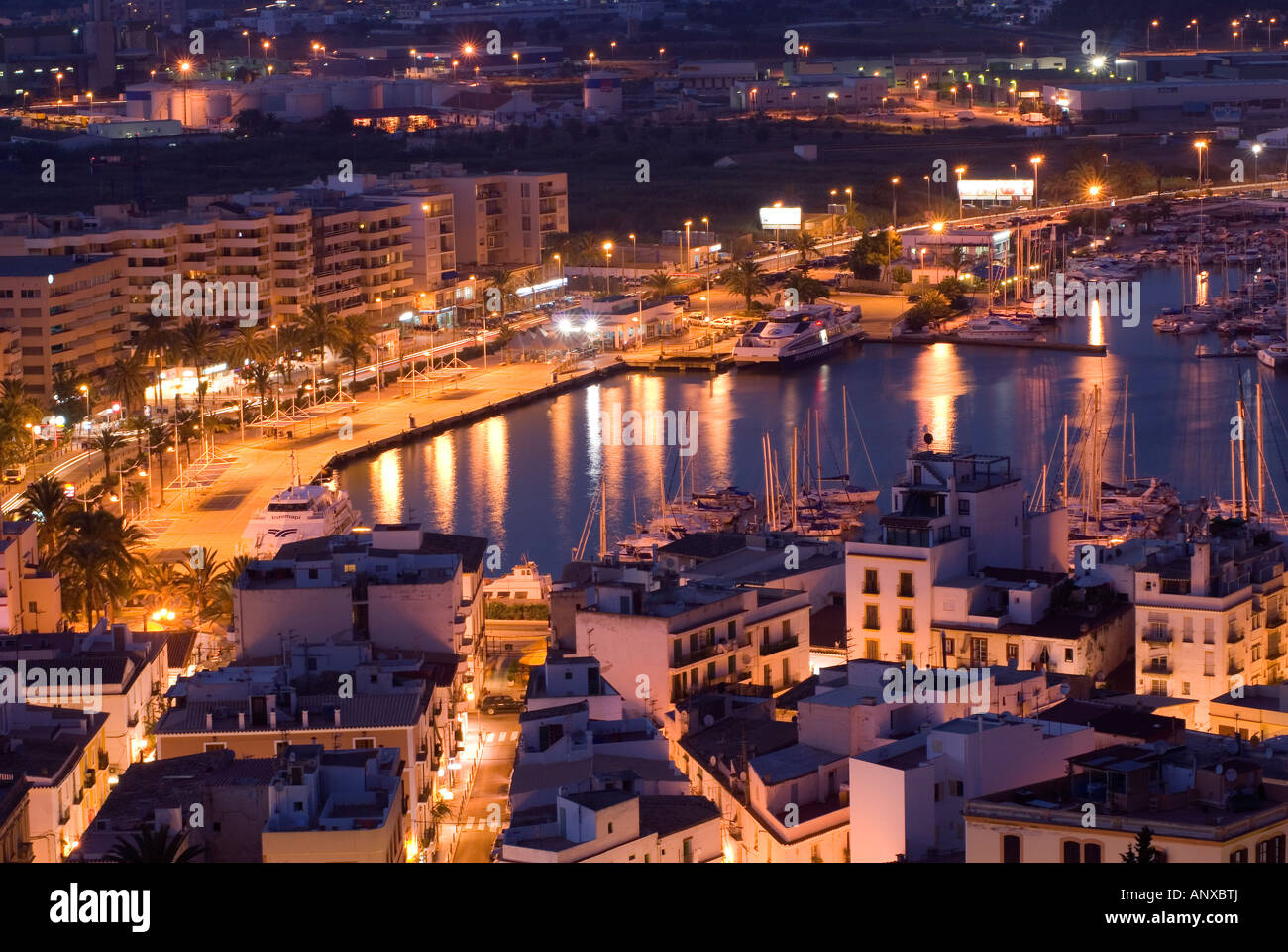 En la noche del puerto de Ibiza, Ibiza, Baleares, España, Europa Fotografía  de stock - Alamy
